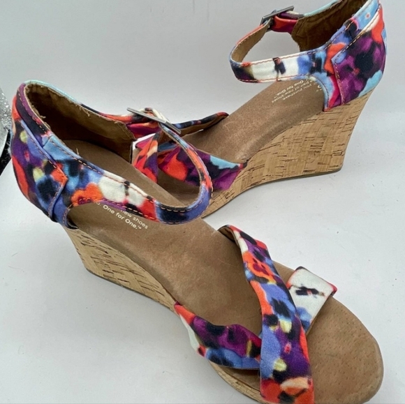 TOMS Sienna Wedge Sandals - Picture 7 of 8